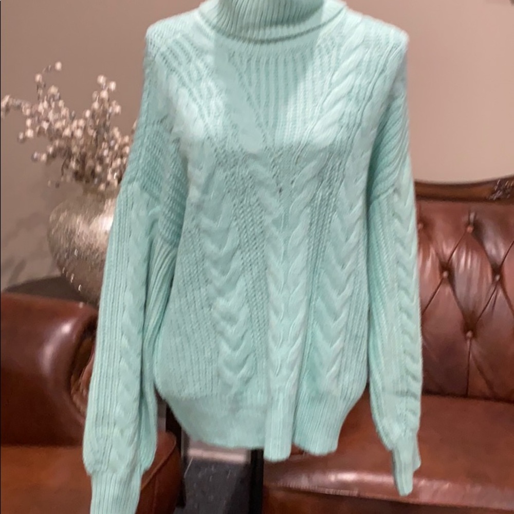 sweater - Picture 4 of 6